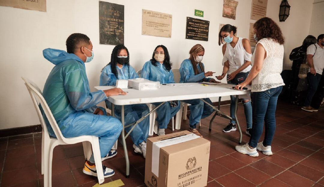 En la ciudad se espera la participación de más de 271.000 jóvenes habilitados para votar. Se habilitaron 108 puestos y 444 mesas de votación