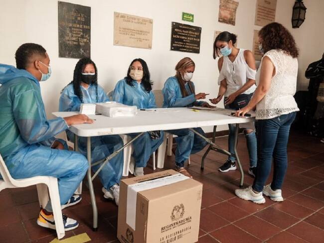 En la ciudad se espera la participación de más de 271.000 jóvenes habilitados para votar. Se habilitaron 108 puestos y 444 mesas de votación