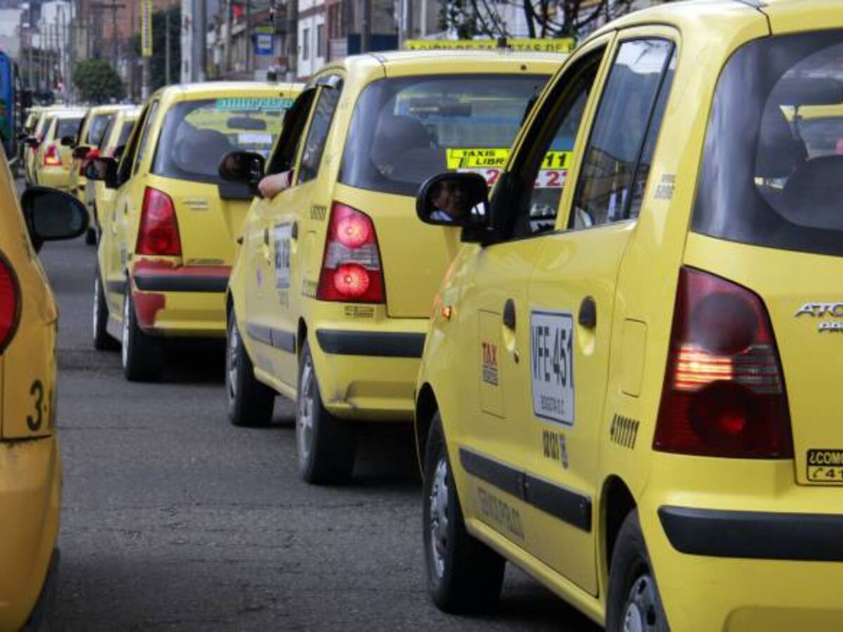 Usuarios de Taxi y Uber en Bogotá opinan sobre reglamentación de servicio de lujo