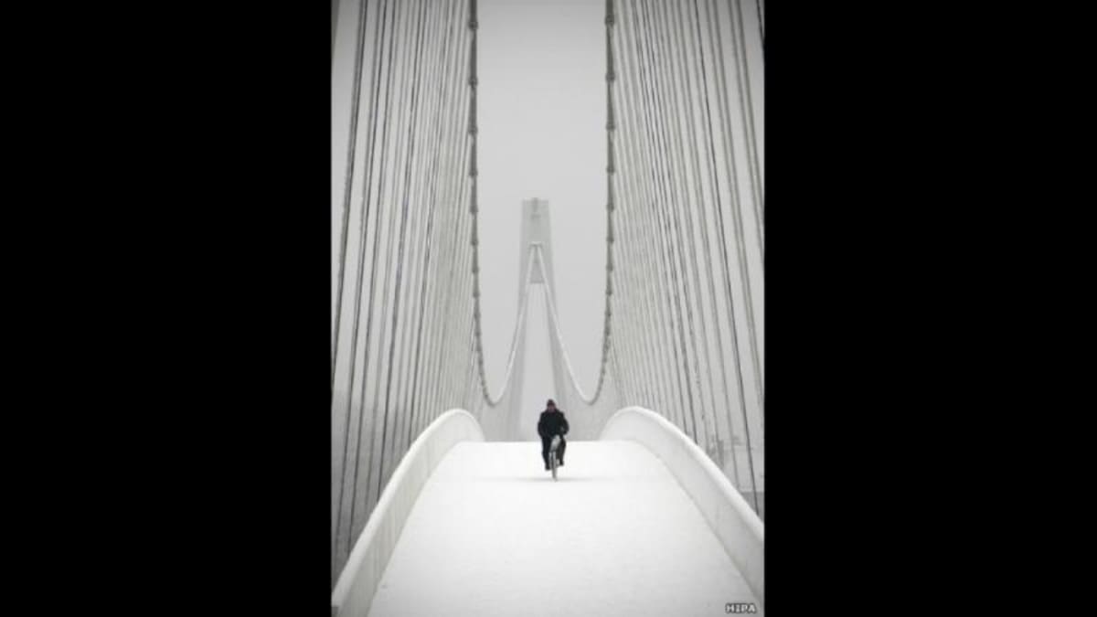 La muestra, que estará hasta el 27 de septiembre, incluye paisajes espectaculares, retratos íntimos e imágenes en blanco y negro de fotógrafos de todo el mundo. Foto de Boris Zulj, Croacia.