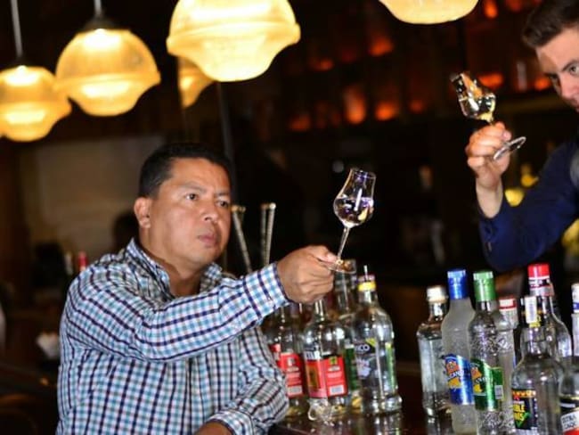 Por ley habrá sanciones a dueños de bares por apropiación de propinas