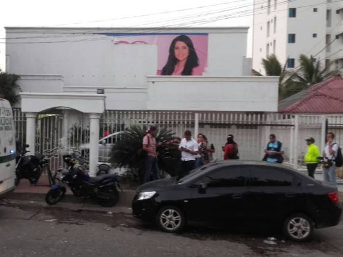 4 armas de fuego encuentran en sede de candidata Aida Merlano