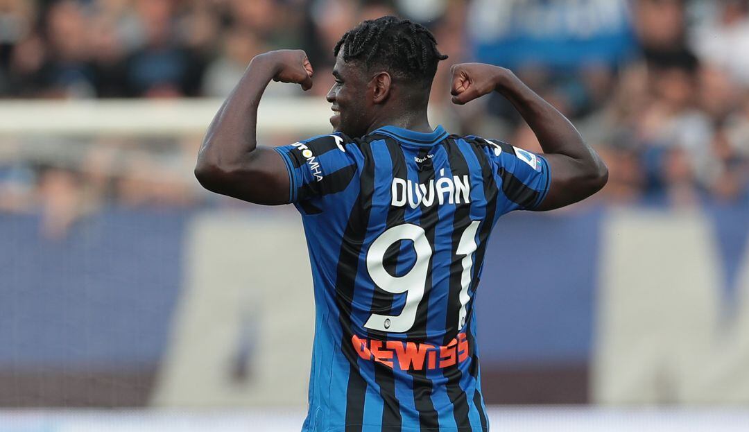 Duván Zapata jugando para el Atalanta