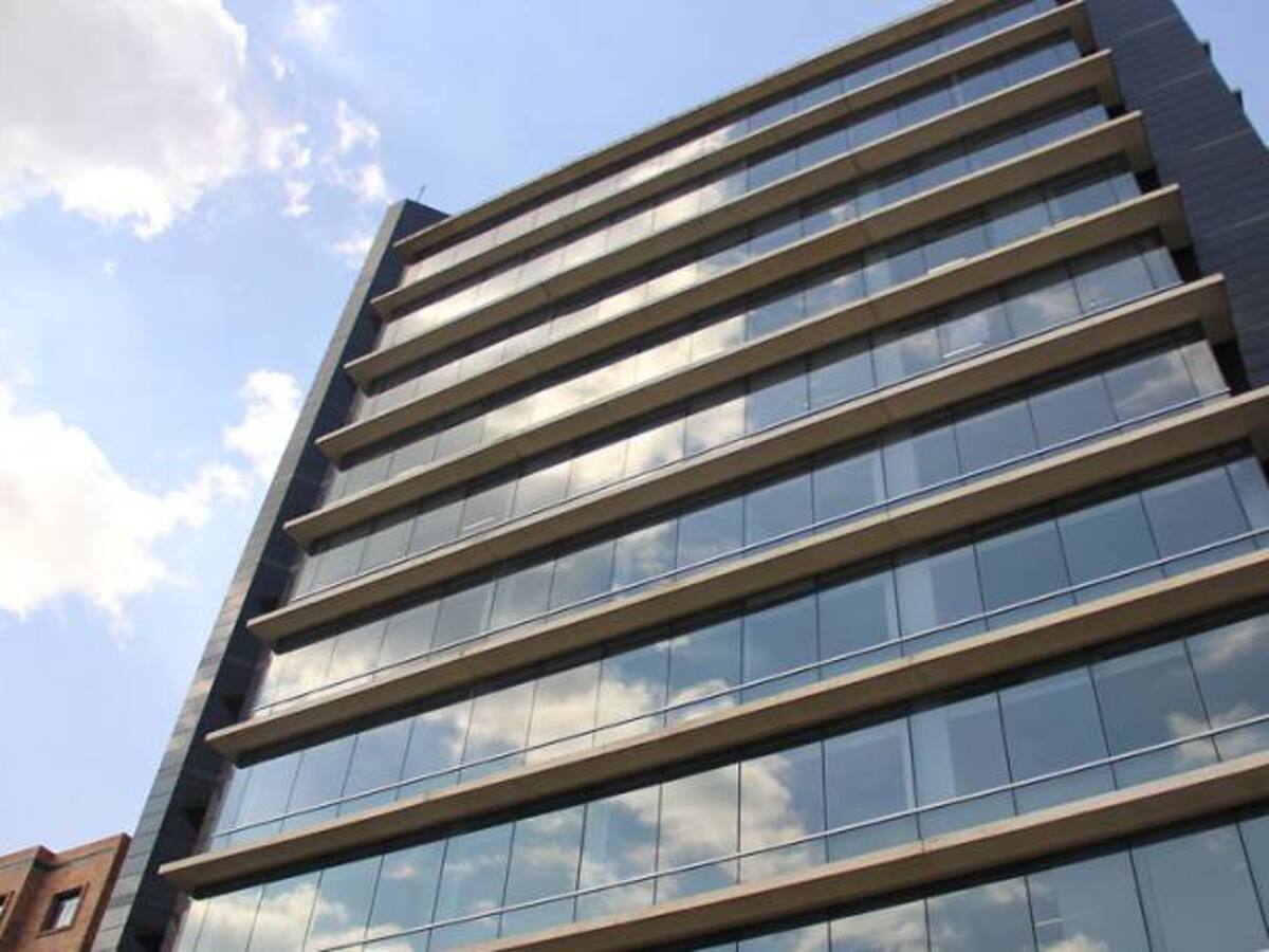 Un hombre falleció tras caer de un edificio en Bogotá