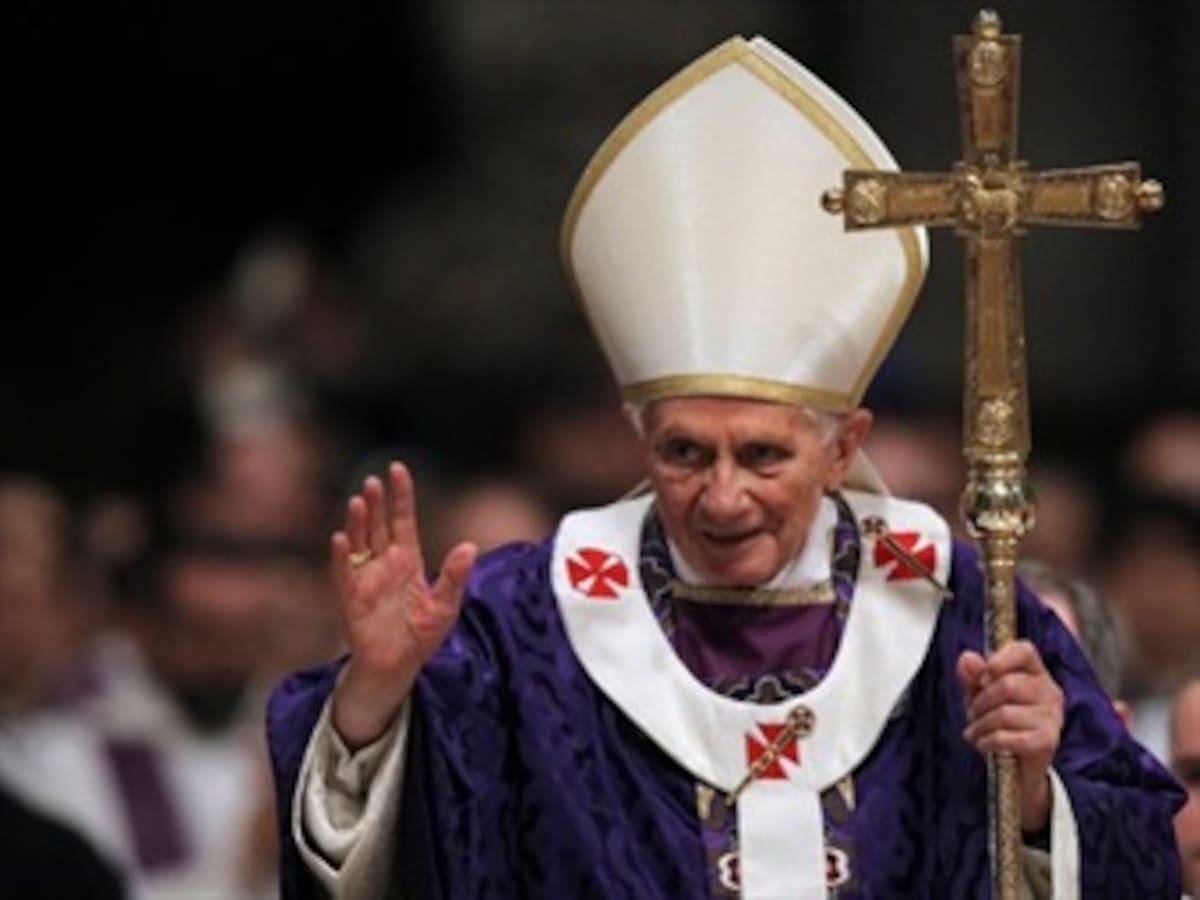 Aseguran que el papa decidió renunciar tras conocer nuevo informe de "Vatileaks"