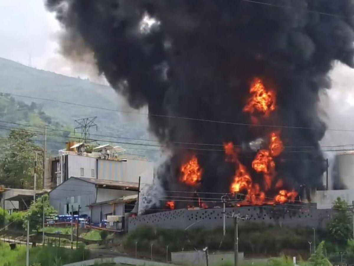 Tres muertos por incendio en fábrica de Girardota