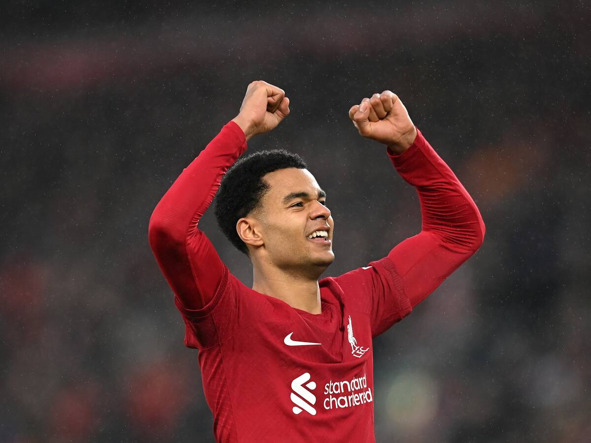 Liverpool aplasta al Manchester United y Gakpo le mete presión a Luis Díaz