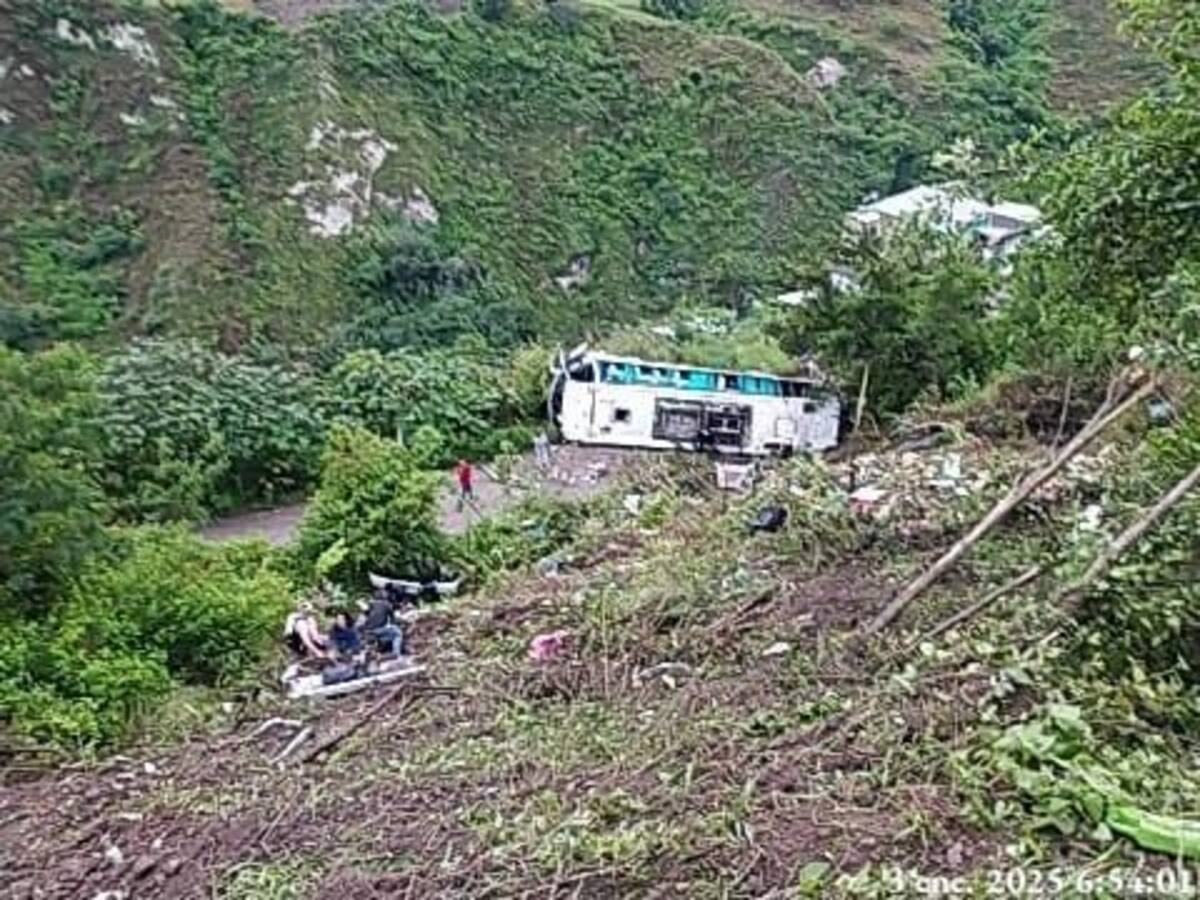 Una falla en el sistema de frenos es la primera hipótesis sobre el accidente de un bus en Nariño