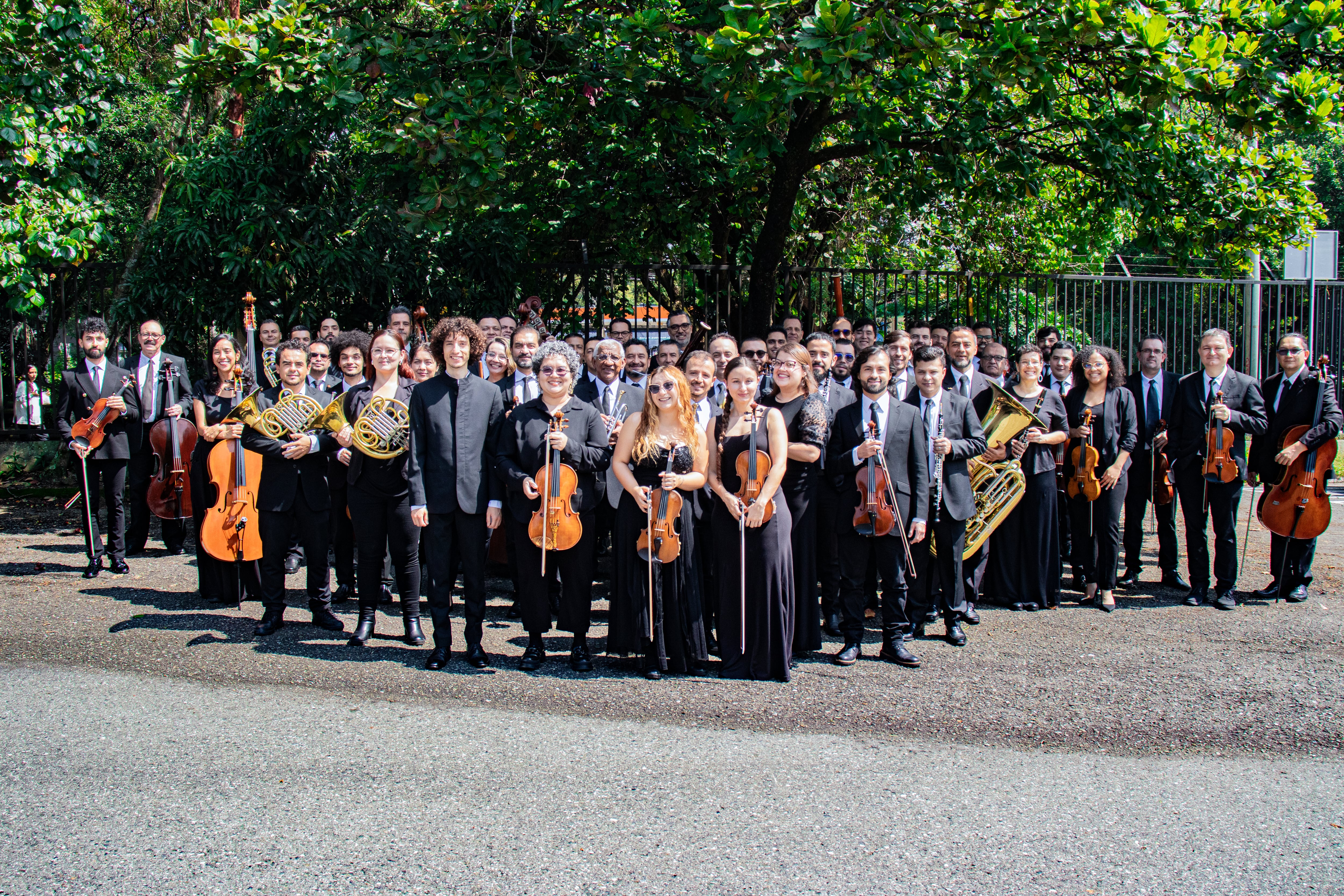 Integrantes de la orquesta sinfónica en Medellín. Foto: Filarmed.