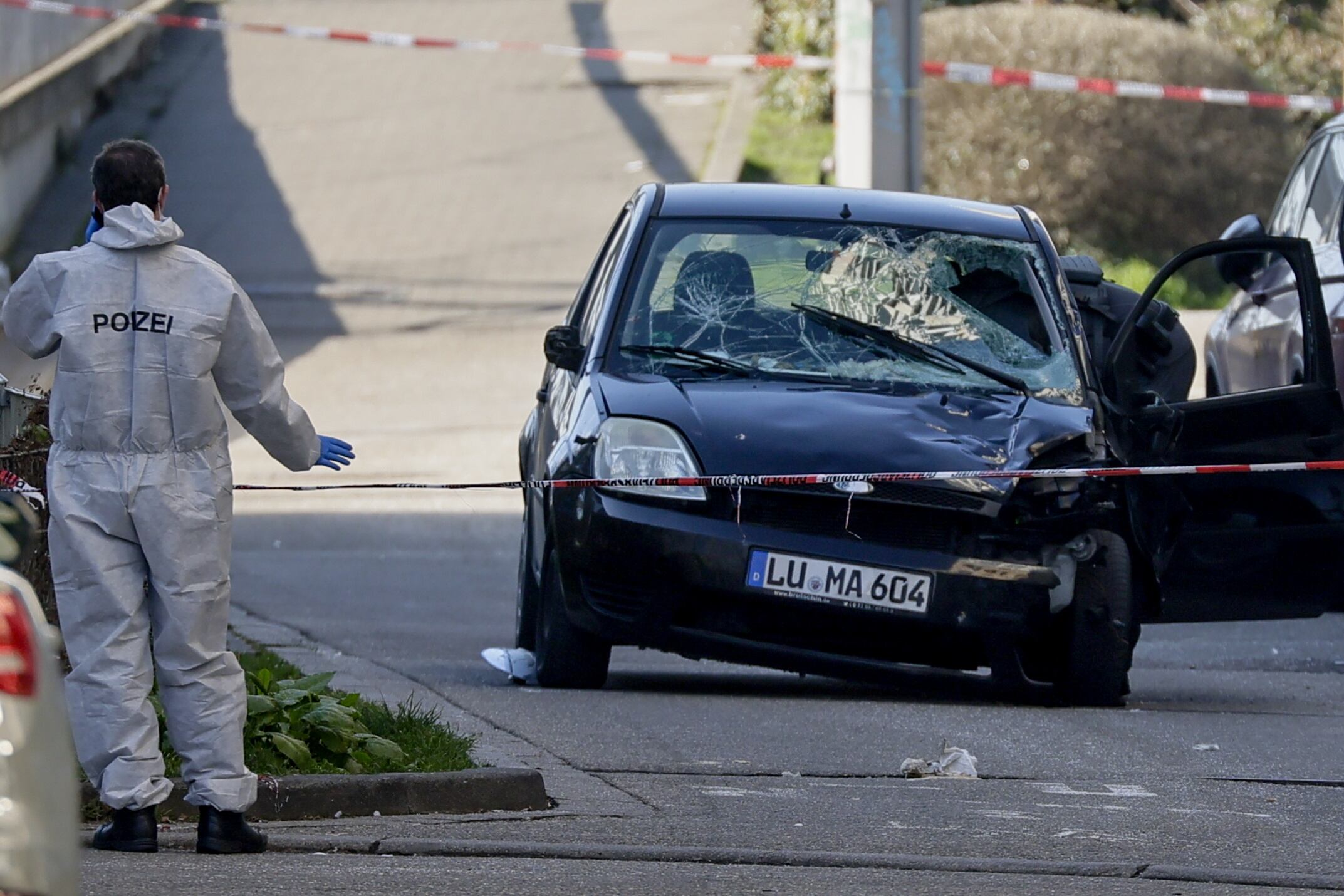 Mannheim (Germany), 03/03/2025.- A damaged car at the scene after a vehicle was driven to pedestrians in Mannheim, Germany, 03 March 2025. According to statements from police, a vehicle drove into a crowd in the Mannheim city centre, killing one person and injuring several others. (Alemania) EFE/EPA/RONALD WITTEK