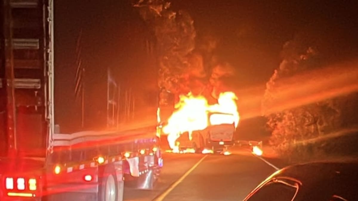 Reportan la incineración de un bus en la vía La Unión - Sonson