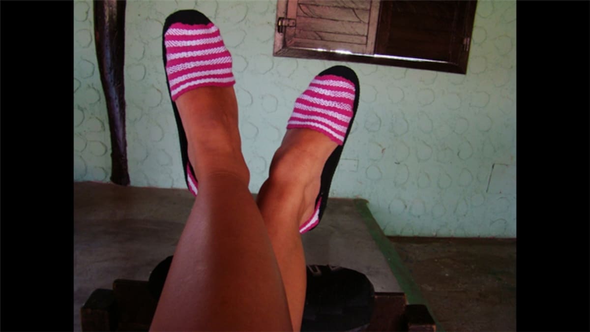 Esta semana les pedimos a nuestros lectores fotos de “zapatos”. Comenzamos nuestra selección con esta foto de Lilian Pardo Carreño: “Baile nacional de Chile, La Cueca, se baila con pañuelo y formando en el suelo movimientos circulares”.