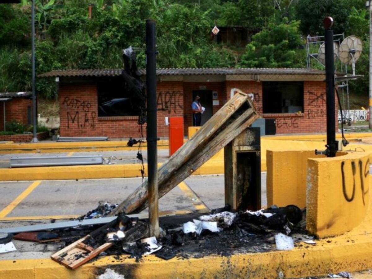 Peaje de Rionegro fue destruido totalmente