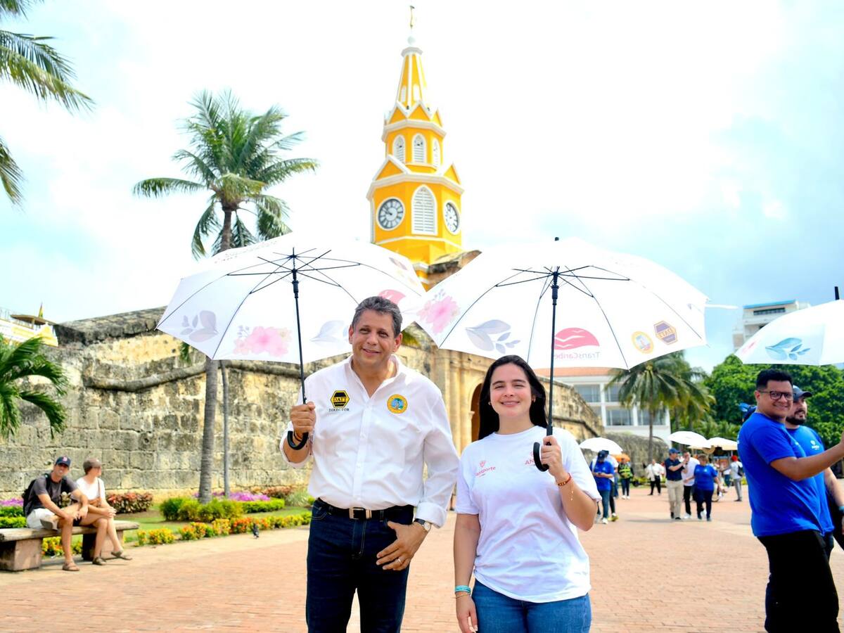 ‘Sombrillas Caminantes’, iniciativa que busca incentivar el uso del transporte público en Cartagena