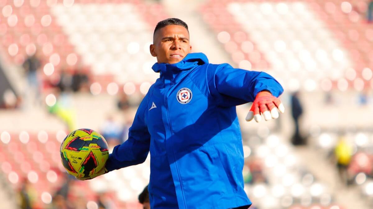 ¿Kevin Mier debería ser suplente en Cruz Azul? Ídolo del equipo le envió contundente mensaje