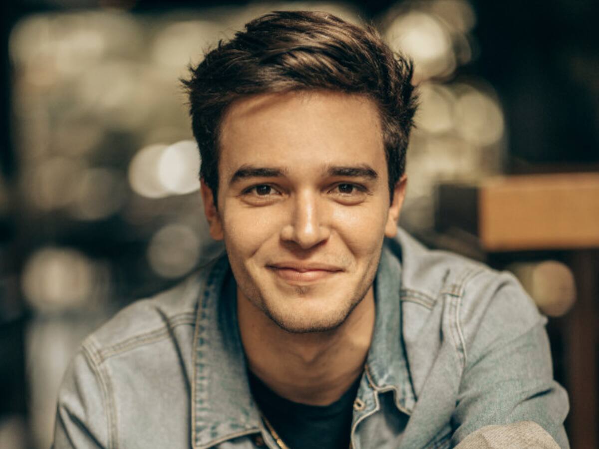 Alejandro Santamaría sube el volumen con ‘Discoteca’: tema escrito por Sebastián Yatra