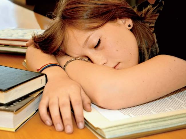 Los adolescentes de hoy no duermen lo suficiente a causa de la tecnología