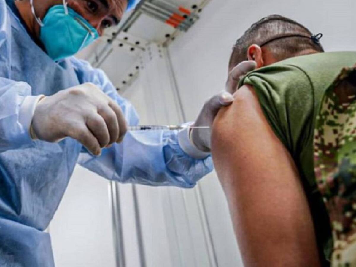 Barranquilla empezó vacunación en Fuerzas Armadas