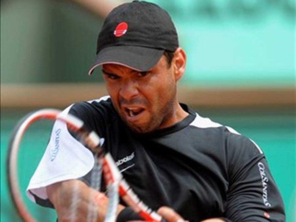 Alejandro Falla avanzó a octavos de final del Abierto de Tenis de Los Angeles