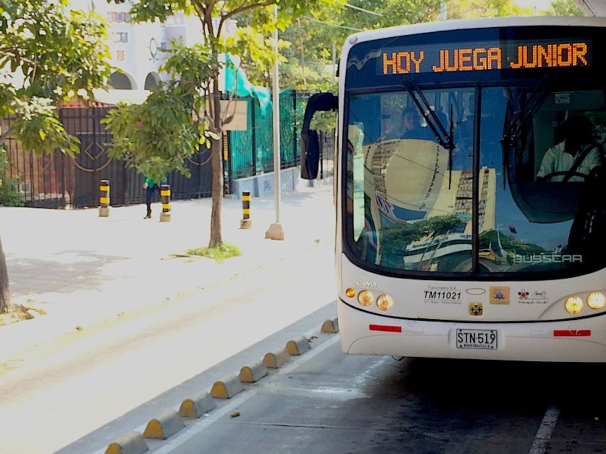 Joven denuncia a hombre por actos obscenos en estación de Transmetro