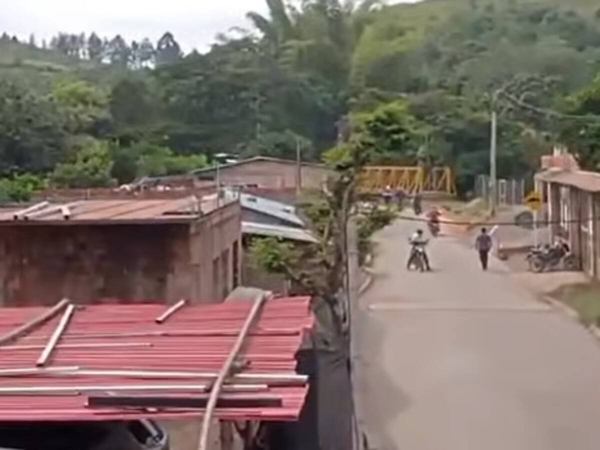Seis civiles heridos dejan combates entre Ejército y disidencias en Suárez, Cauca