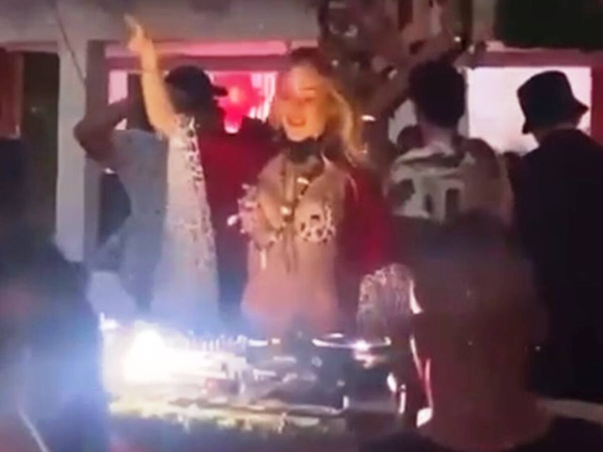 Hacia la media noche fue suspendida rumba electrónica con Natalia París