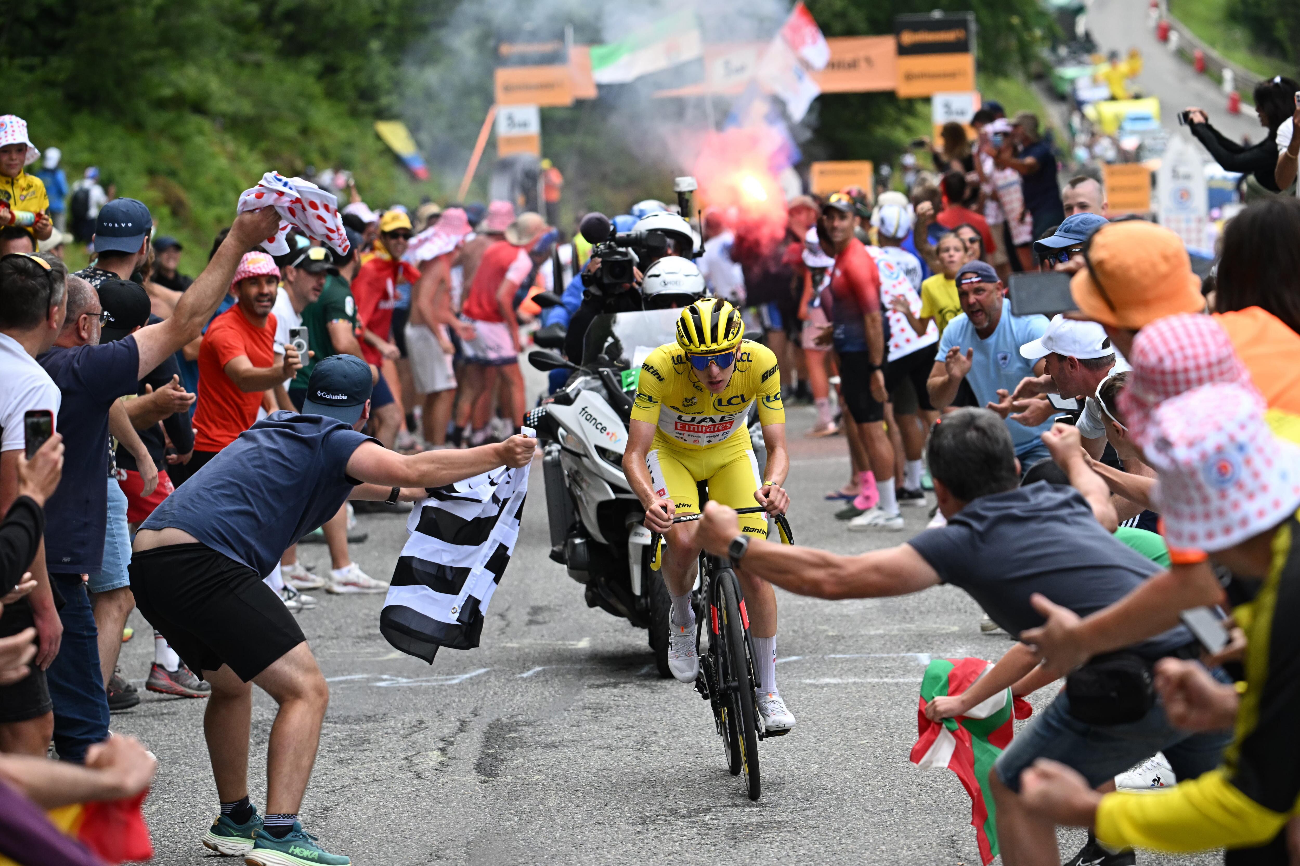 Saint-lary-soulan Pla D'adet (France), 13/07/2024.-  Tadej Pogacar contrataca en las míticas cuestas del Plateau de Baille (Ciclismo, Francia, Eslovenia) EFE/EPA/BERNARD PAPON / POOL