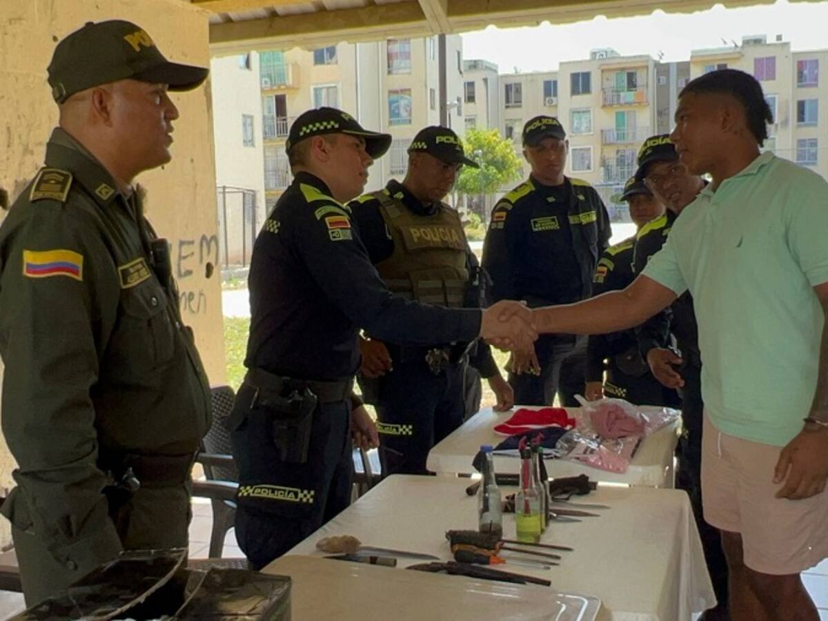 60 jóvenes en riesgo entregaron sus armas en barrio El Pozón de Cartagena