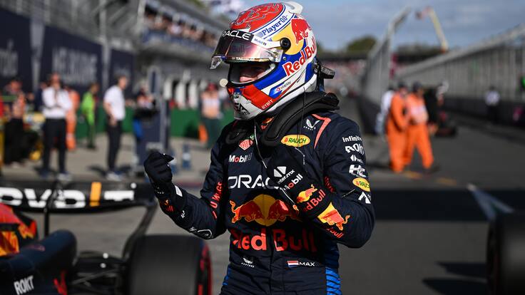 Melbourne (Australia), 23/03/2024.- Max Verstappen of Red Bull Racing reacts after securing the pole position following the qualifying session at the Australian Grand Prix 2024 on Albert Park Circuit in Melbourne, Australia 23 March 2024. (Fórmula Uno) EFE/EPA/JOEL CARRETT AUSTRALIA AND NEW ZEALAND OUT
