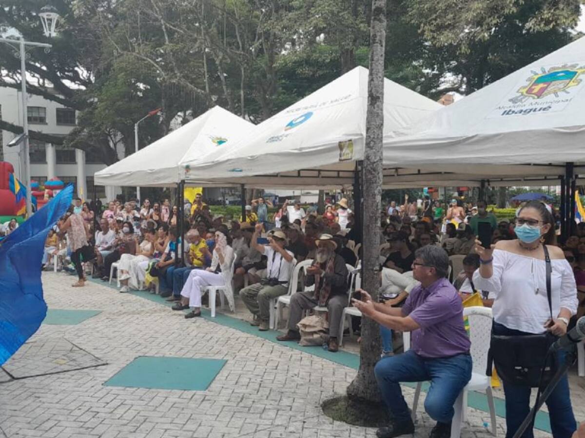 Nutrida participación de los ibaguereños en la posesión presidencial