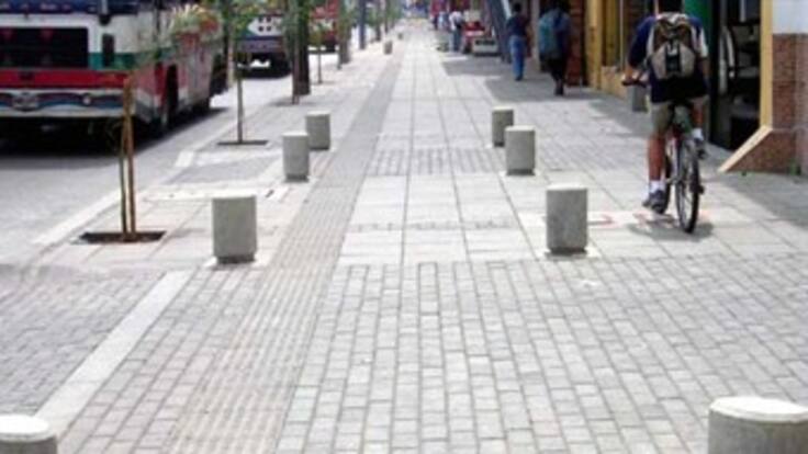 Por arreglo del espacio público retirarán 1.200 bolardos de Peñalosa por la Séptima