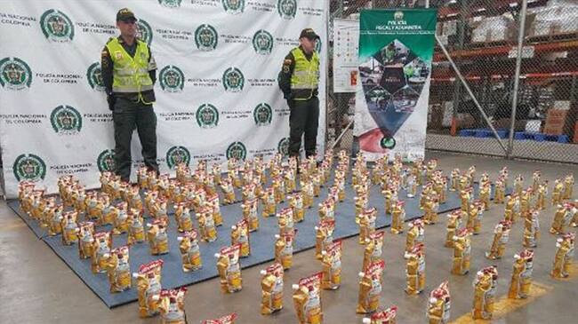 Las bebidas embriagantes de diferentes marcas no tenían estampilla ni documentación de legalidad de ingreso al país. Foto: Policía