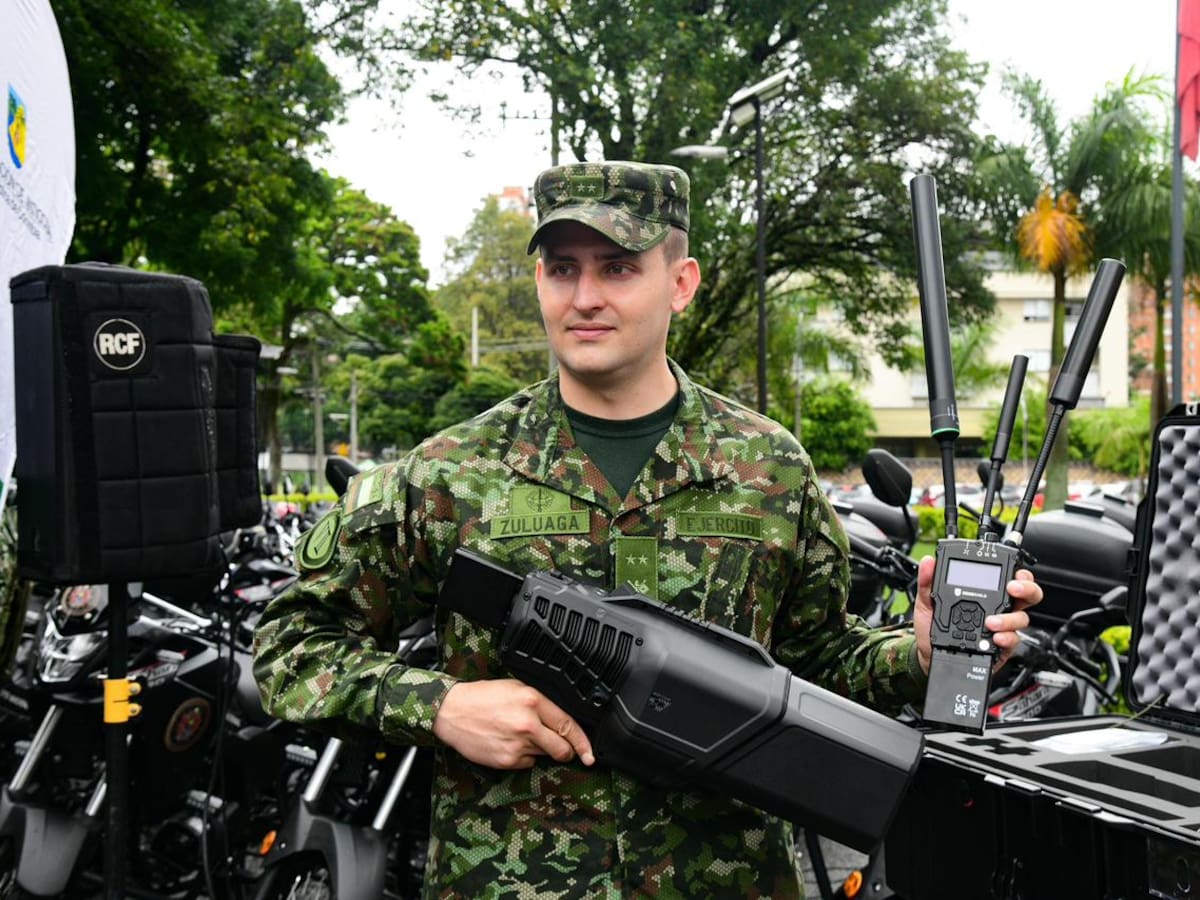Gobernación de Antioquia entrega antidrones a las FFMM con recursos de la tasa de seguridad