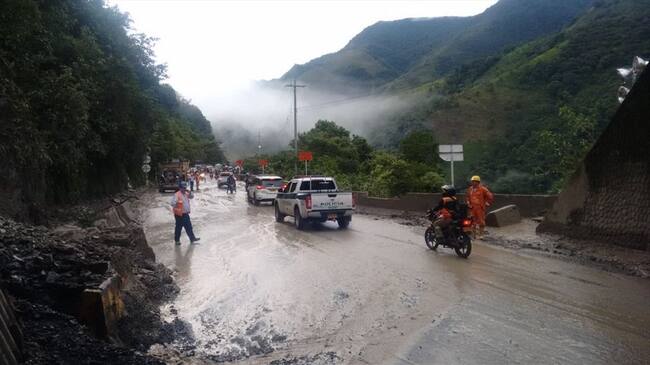 Desde el viernes 13 de julio, pasadas las 4 de la tarde, había sido cerrado el paso en la vía Bogotá - Villavicencio debido a un derrumbe. Foto: Coviandes