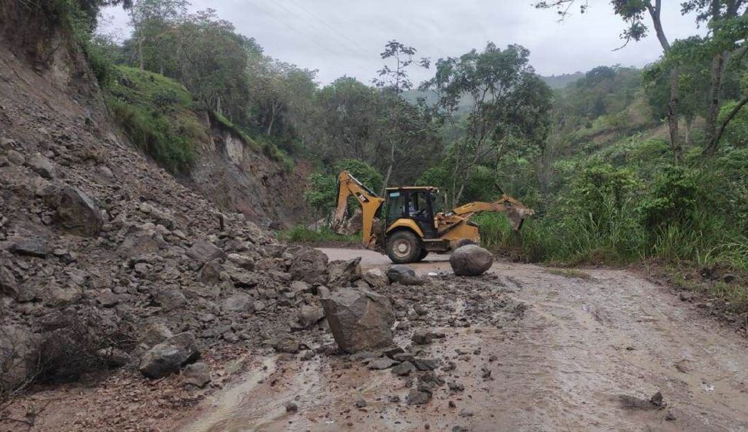 Se discutió estado actual de las vías del departamento, los alcances en el mantenimiento e inversiones que se realizan en esta materia.