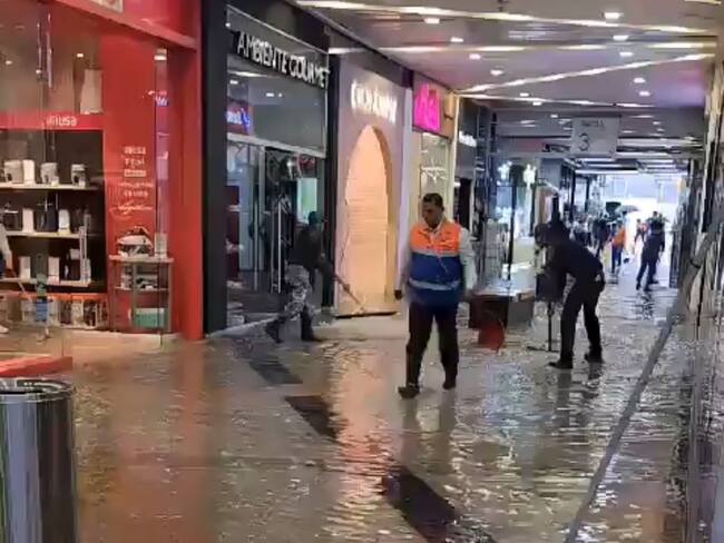 CC Unicentro inundado.