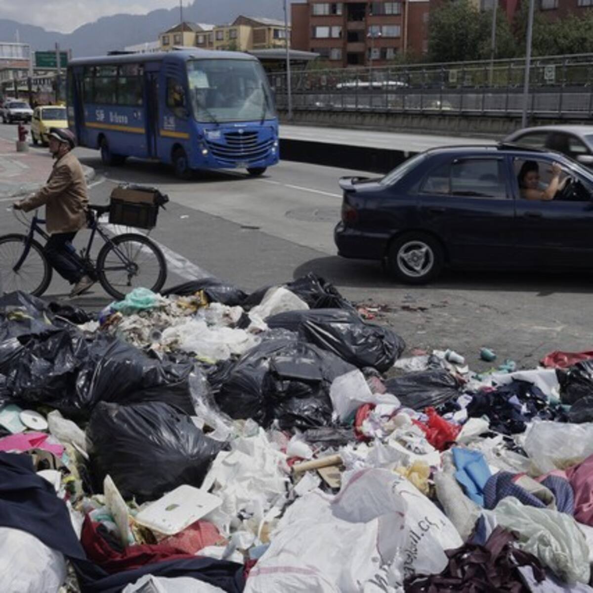¿Qué pasa con las basuras en Bogotá?: Procuraduría alerta por colapso que afectaría a los más pobres