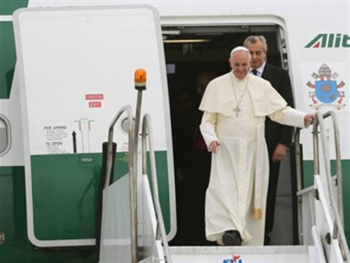 Policía detona bomba casera en baño de santuario que visitará el papa