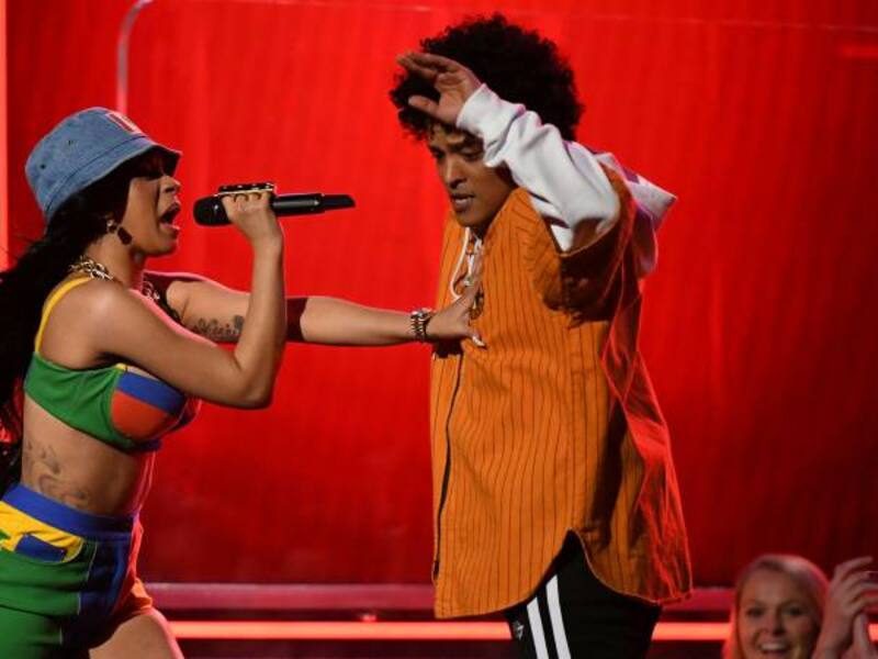 Cardi B throws in the towel and cancels her tour with Bruno Mars The reason why Cardi B quits the tour with Bruno Mars : The reason why Cardi B quits the tour with Bruno Mars