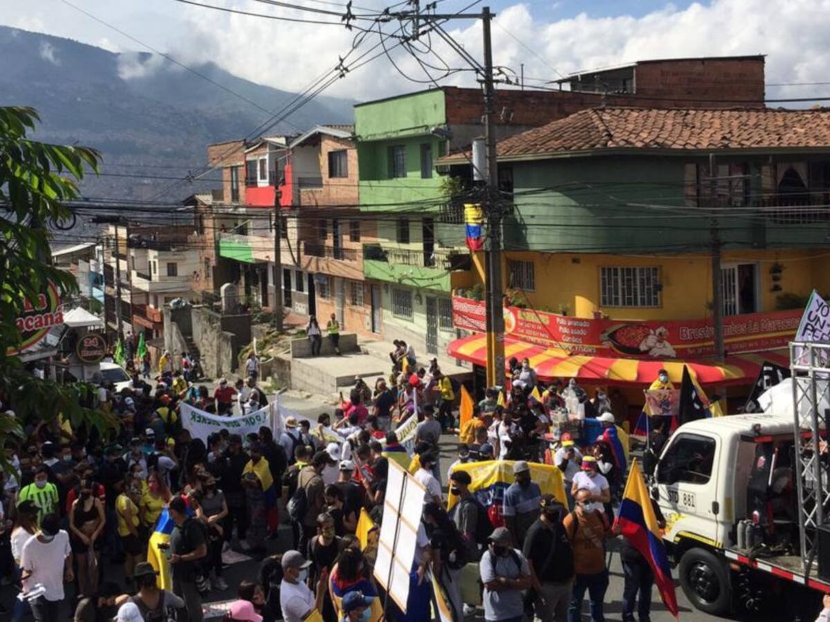 Más de 200 agentes territoriales acompañan las marchas en Medellín