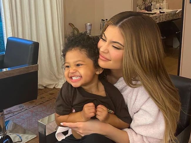 Kylie Jenner pone a prueba la paciencia de su hija con divertido reto