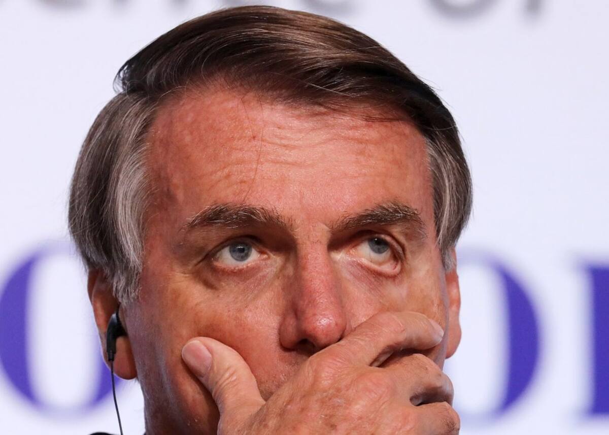 El 22 de marzo, Bolsonaro atacó a los gobernadores y a los medios, insinuando que estos estaban engañando a la gente. "Espero que no vengan a culparme a mí por los millones de desempleados", expresó. 