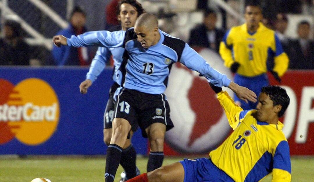 Colombia enfrentando a Uruguay en la Copa América de Perú 2004