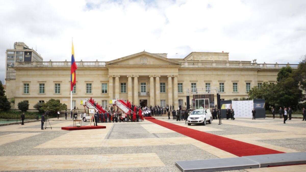 La presentación la hizo el propio presidente Juan Manuel Santos, quien recorrido la Plaza de Armas junto a 10 niños, con 10 palabras en sus camisetas que asegura llevarán al camino de la paz en Colombia.