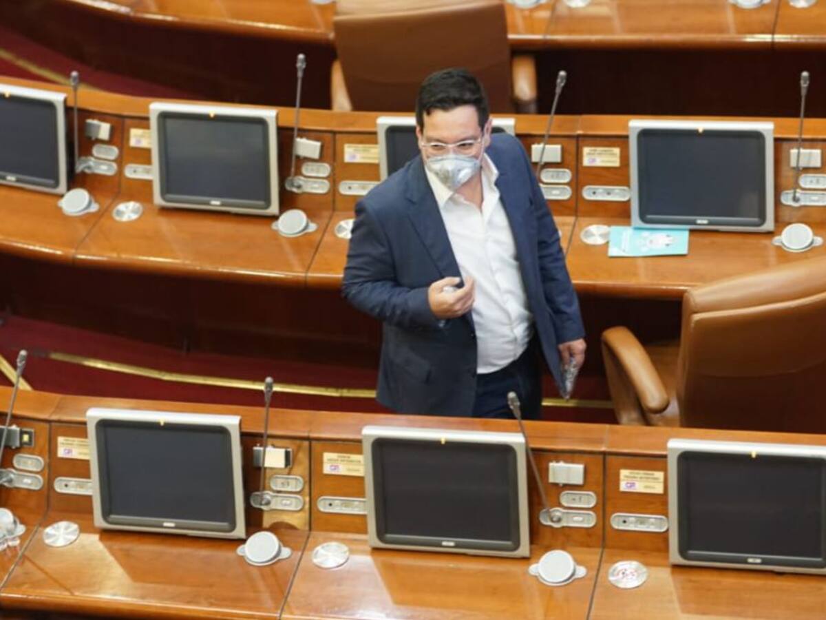 Congresistas piden convocar sesiones extra para regular virtualidad