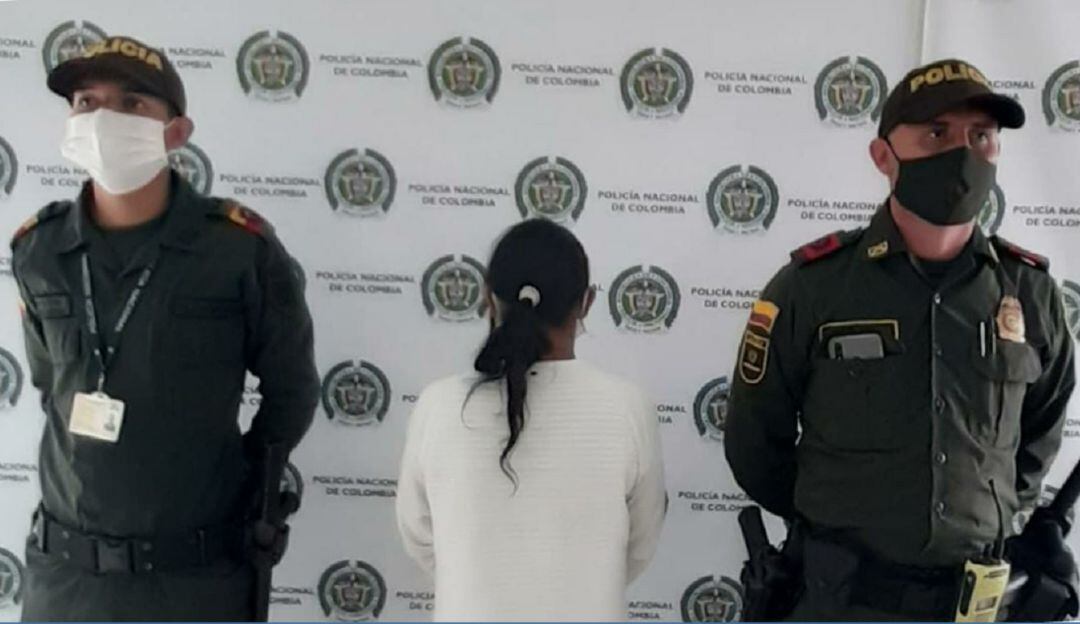 Mujer capturada por violencia contra servidor público