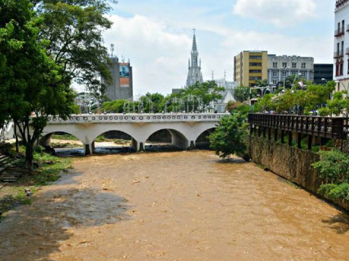 Dagma explica que las aguas negras en el Río Cali es un fenómeno habitual