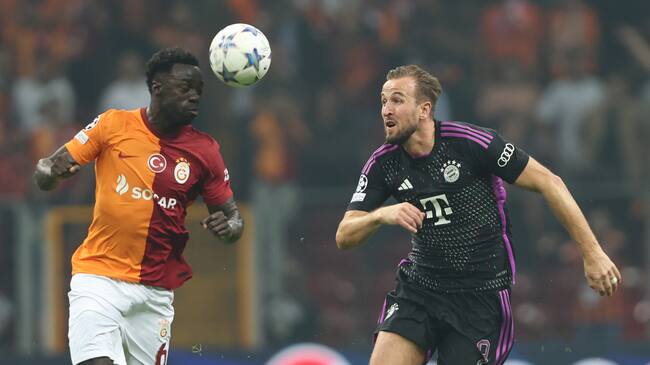 Istanbul (Turkey), 24/10/2023.- Bayern Munich's Harry Kane (R) in action against Galatasaray's Davinson Sanchez (L) during the UEFA Champions League group A match between Galatasaray and Bayern Munich in Istanbul, Turkey, 24 October 2023. (Liga de Campeones, Turquía, Estanbul) EFE/EPA/TOLGA BOZOGLU