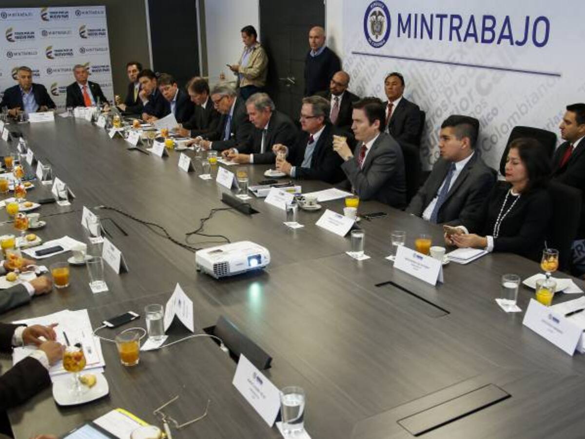 Incremento del salario mínimo se podría definir el lunes