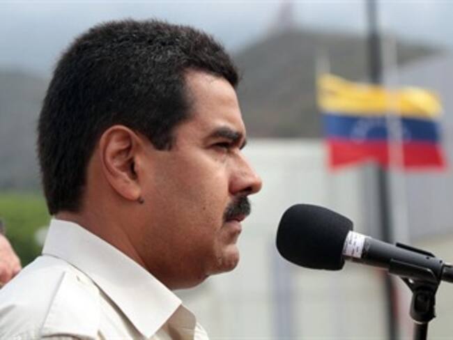 Maduro llegó a cita de Unasur en Lima, donde venezolanos hacen manifestación